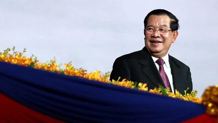 Cambodia: Hun Sen quits Facebook on eve of poll campaign