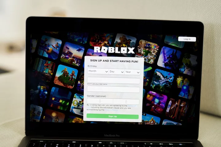 Roblox Earnings Miss Estimates on  a Drop in Player Spending