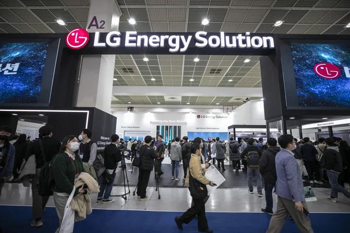 Battery Giant LG Energy Weighs Green Bonds to Cut Emissions