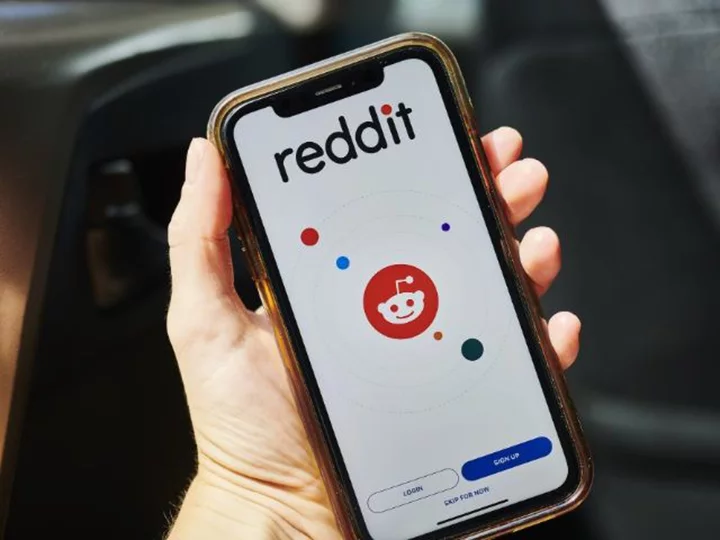 Reddit's fight with its most powerful users enters new phase as blackout continues