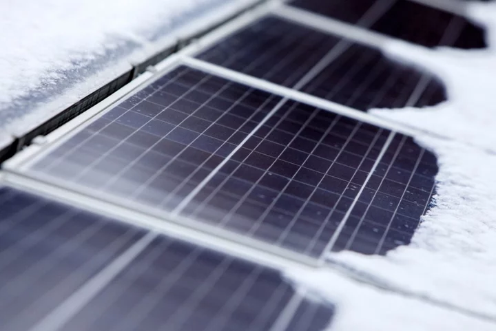 Scientists invent solar panel coating that lets them work in any weather