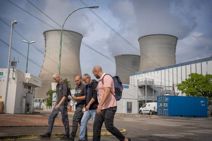 France and Germany Urged to Reach Nuclear Agreement as Clock Ticks Down