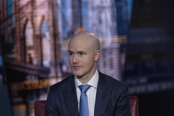 Coinbase CEO Starts Poll on Whether BofA Is Closing Accounts Transacting With Crypto Exchange