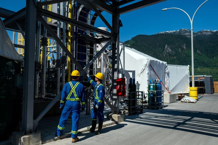 Canada to Reveal Plan for Emissions Cap on Oil and Gas This Fall