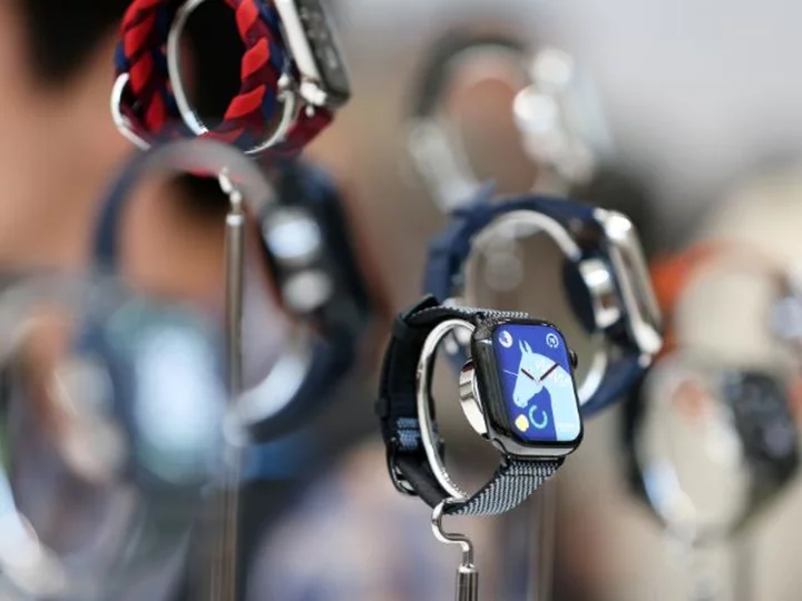 Apple Watch's new gesture control feature will have everyone tapping the air