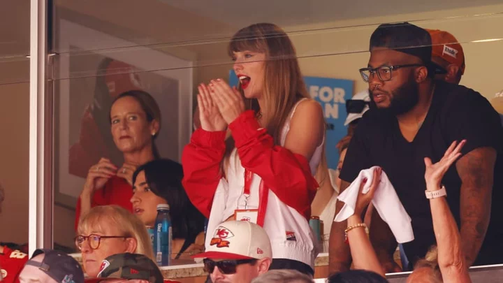 Taylor Swift Fans Struggle to Understand Football Amid Travis Kelce Dating Saga