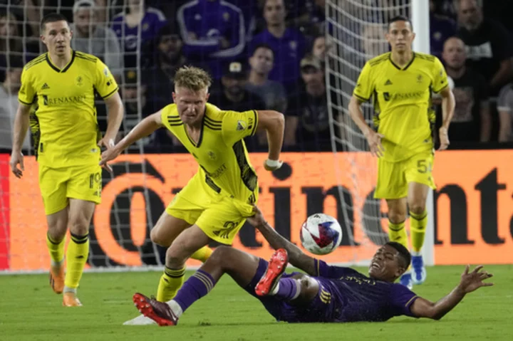 Cartagena, Gallese lead Orlando City over Nashville 1-0 in series opener