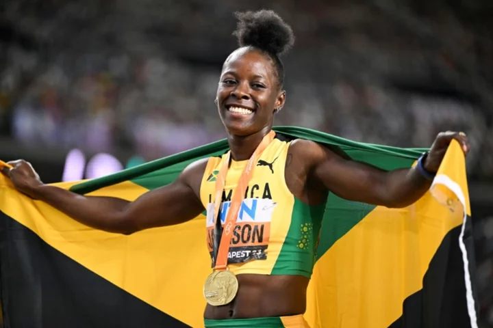 Jackson retains women's 200m world title with stunning run