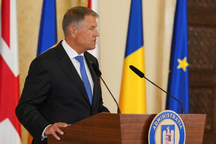 Romanian president taps new premier to form government in agreed power swap