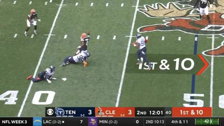 Deshaun Watson Flung a Backwards Pass to Avoid a Sack For Some Reason