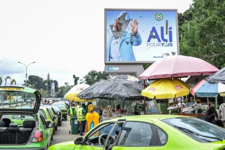 Gabon's strongman meets key groups after coup