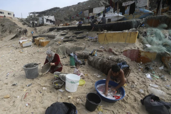 Fights in bread lines, despair in shelters: War threatens to unravel Gaza's close-knit society