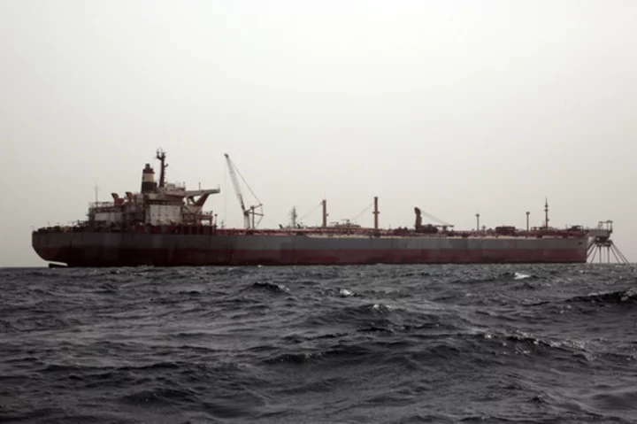 All of the oil from a deteriorating tanker moored off Yemen has been transferred, UN says