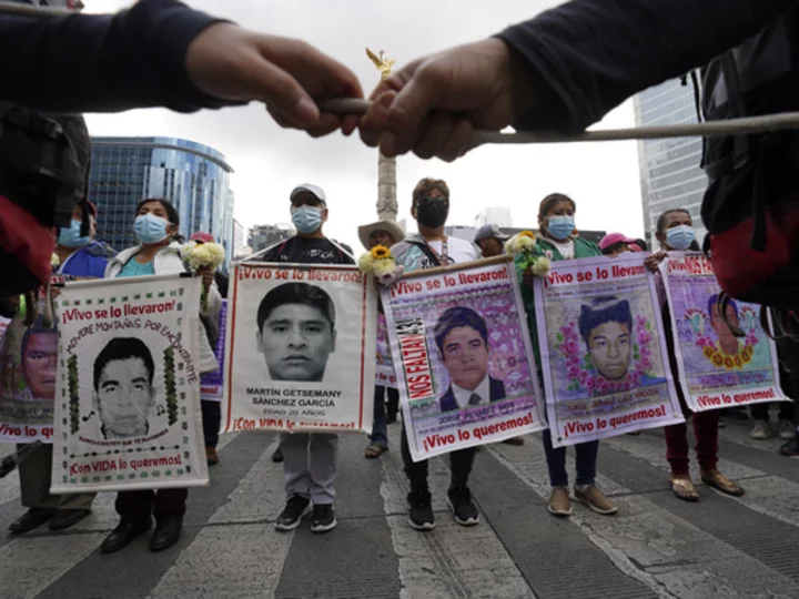 8 Mexican army soldiers arrested in 2014 disappearances of 43 students