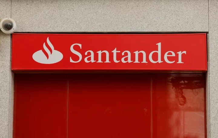 Santander expanding investment bank in US and UK, sources