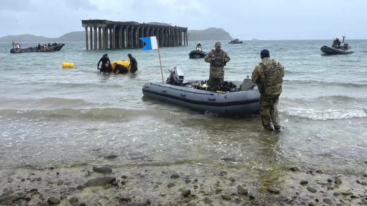 Ukrainian troops learn bomb disposal skills in Scottish Highlands