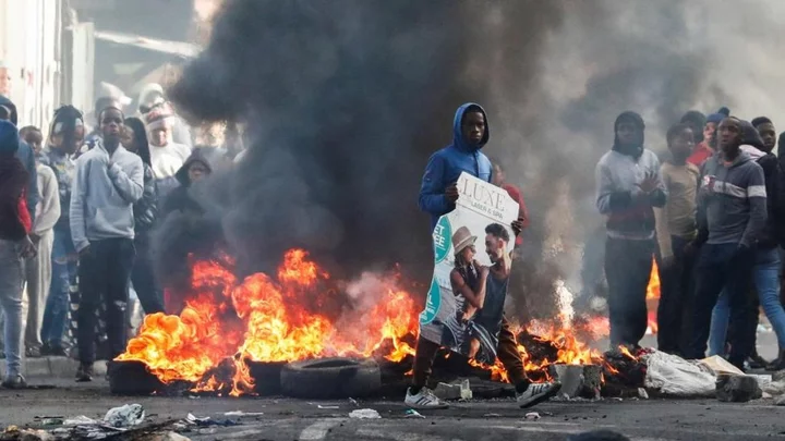 Five people killed in Cape Town taxi strike violence