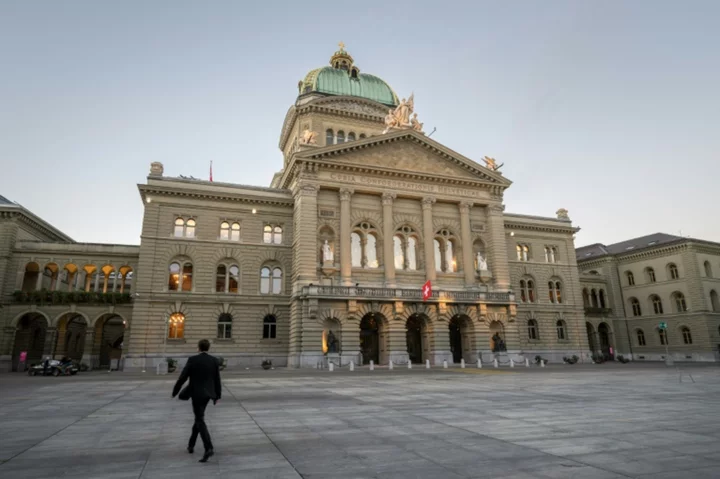 Populist right set to sweep Swiss polls