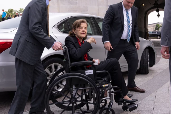 Dianne Feinstein faces fresh pressure to step down as she passes power of attorney to daughter